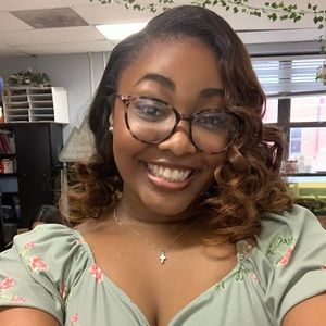 Meet your Posher, Briya